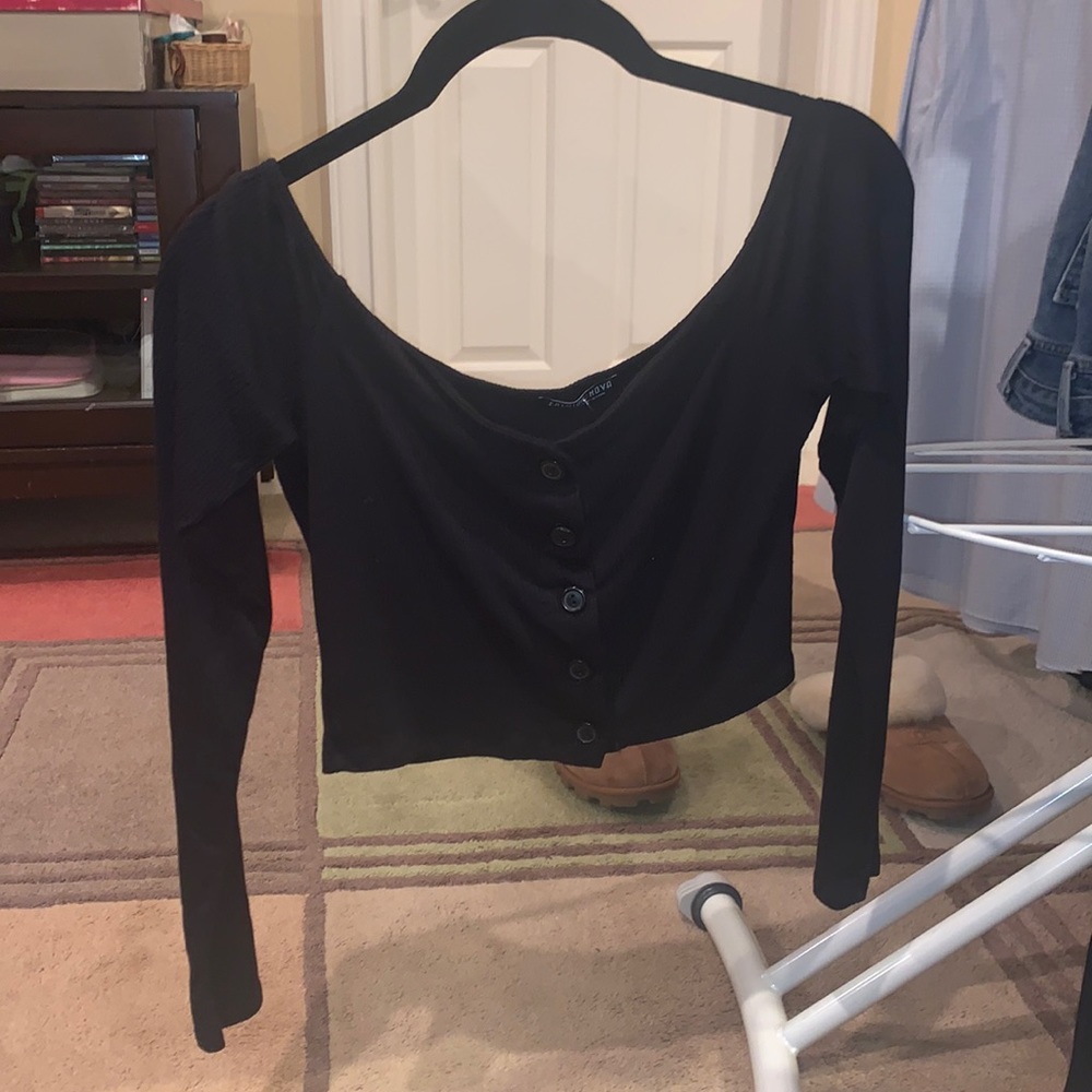 Fashionova long sleeve black button crop top